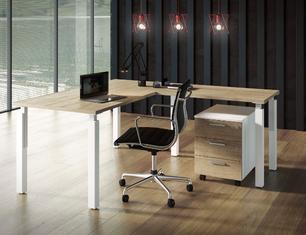 Despacho moderno y elegante con un escritorio y una silla de diseño