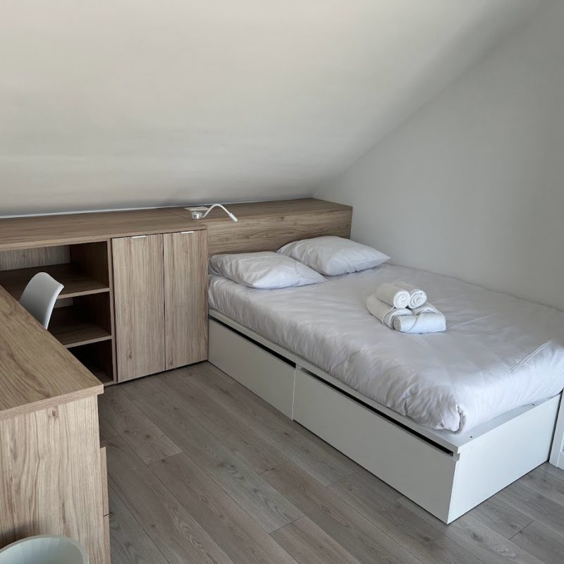 Dormitorio moderno y elegante con diseño personalizado